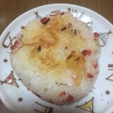 梅とじゃこと天かす焼きオニギリ